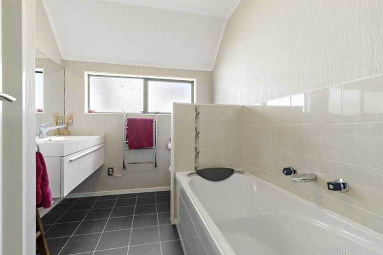 Photo of property in 6 Malda Grove, Khandallah, Wellington, 6035