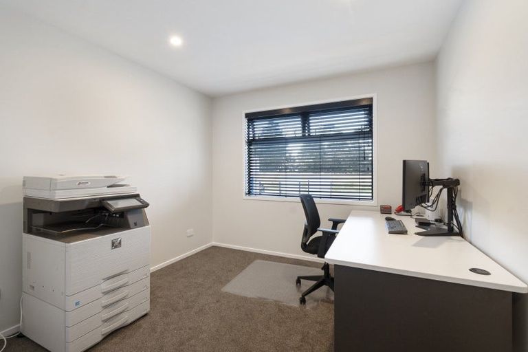 Photo of property in 17 Echo Place, Maewa, 4702