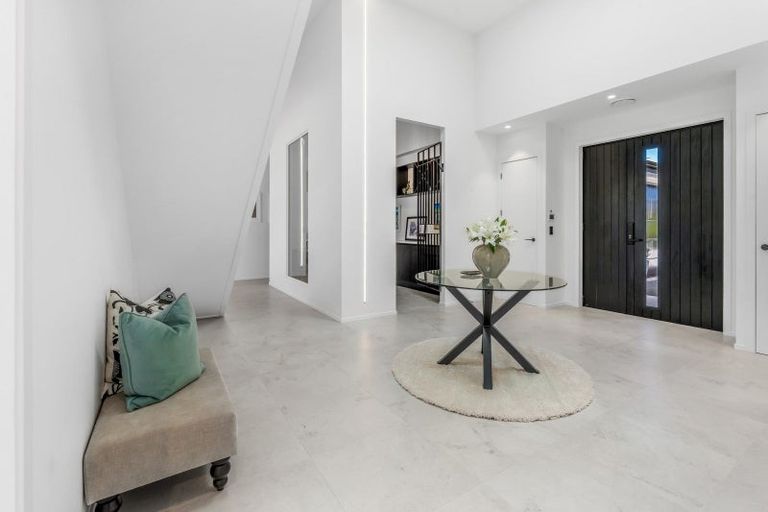 Photo of property in 8 St Elmo Rise, Shamrock Park, Auckland, 2016