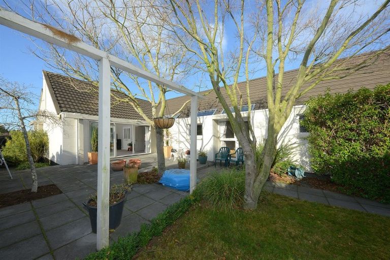 Photo of property in 31 Colina Street, Avonhead, Christchurch, 8042