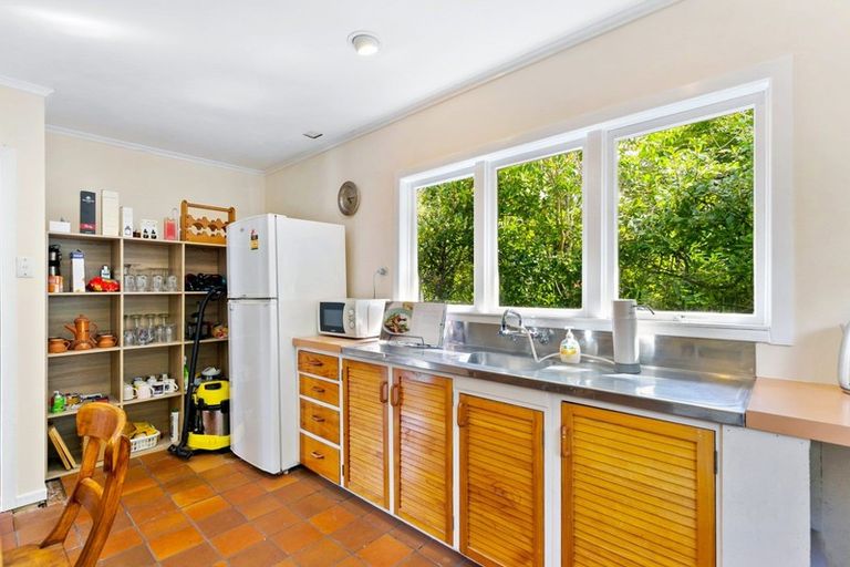 Photo of property in 18 Killarney Avenue, Torbay, Auckland, 0630