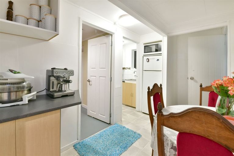 Photo of property in 76 Chivalry Road, Glenfield, Auckland, 0629