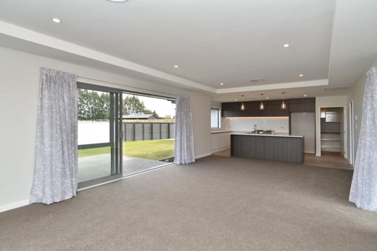 Photo of property in 36 Chatsworth Avenue, Rangiora, 7400