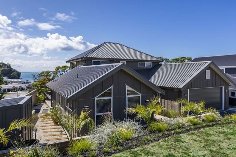 Photo of property in 3 Koru Place, Snells Beach, 0920