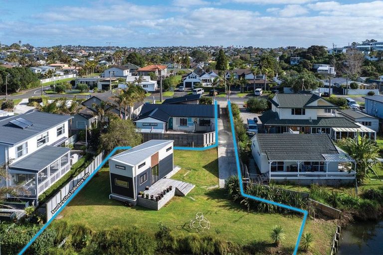 Photo of property in 17a Marie Avenue, Red Beach, 0932