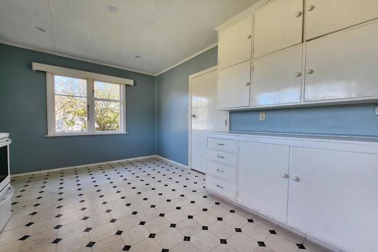 Photo of property in 118 Broderick Road, Johnsonville, Wellington, 6037