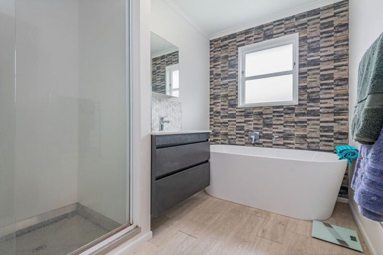 Photo of property in 10 Wairau Place, Kelvin Grove, Palmerston North, 4414