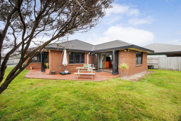 Photo of property in 12 Walnut Grove, Kelvin Grove, Palmerston North, 4414