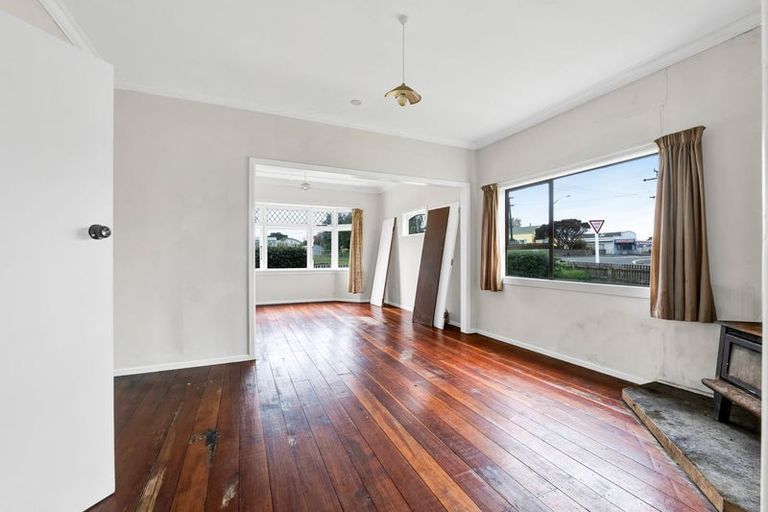 Photo of property in 117 Weraroa Road, Waverley, 4510