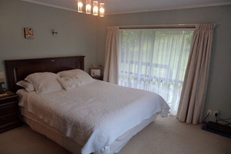 Photo of property in 1/130 Cliff View Drive, Green Bay, Auckland, 0604