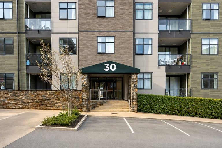 Photo of property in Wyndham Gardens Apartments, 30 Red Oaks Drive, Frankton, Queenstown, 9300