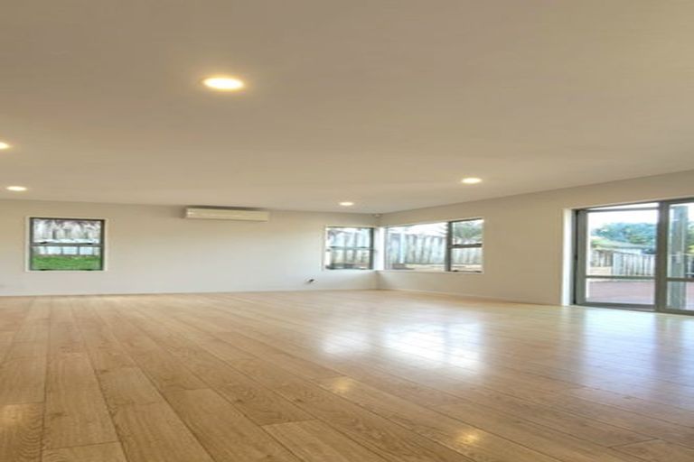 Photo of property in 2/6 Arirang Rise, Pinehill, Auckland, 0632