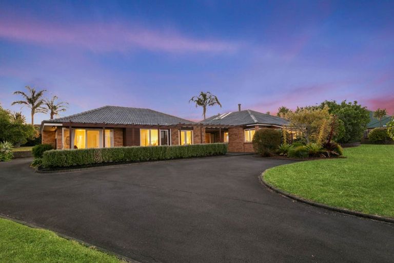 Photo of property in 18 Burgundy Park Avenue, Henderson, Auckland, 0612