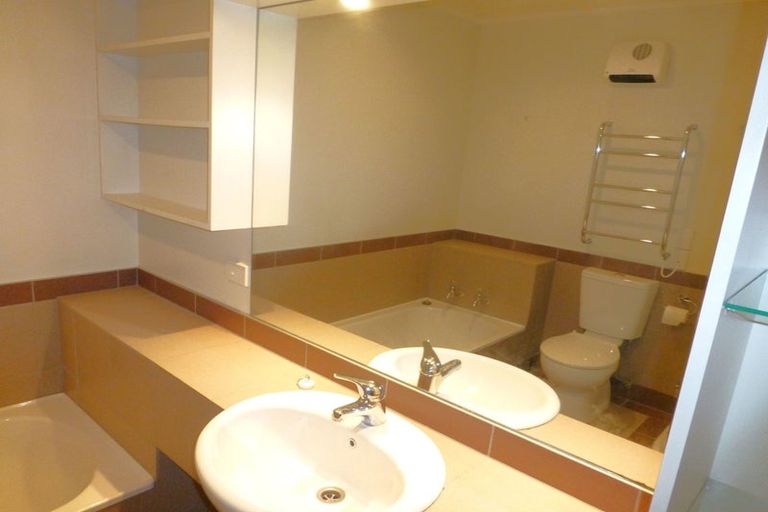 Photo of property in Pirie Street Townhouses, 28/35 Pirie Street, Mount Victoria, Wellington, 6011