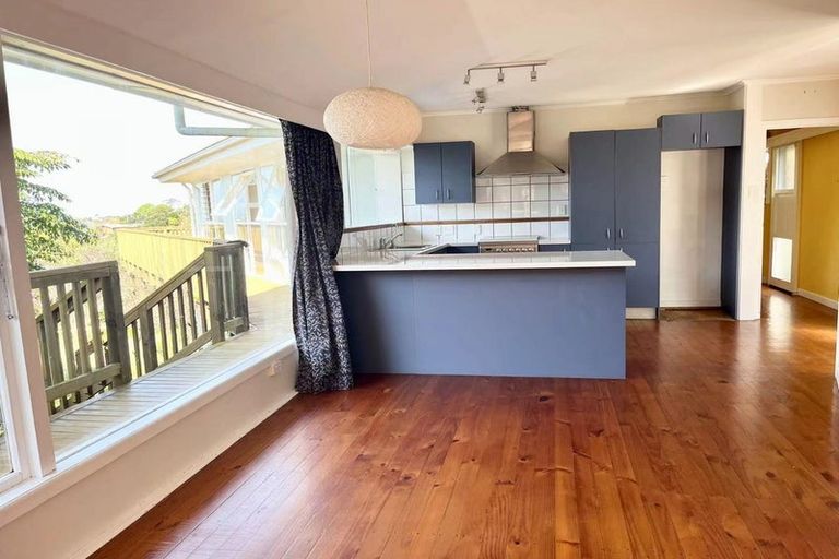 Photo of property in 114 Arran Road, Browns Bay, Auckland, 0630