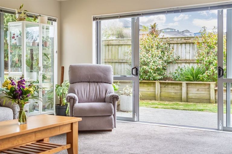 Photo of property in 31 Te Puia Drive, Aotea, Porirua, 5024