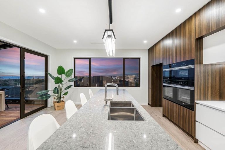 Photo of property in 29 Kumukumu Road, Long Bay, Auckland, 0630