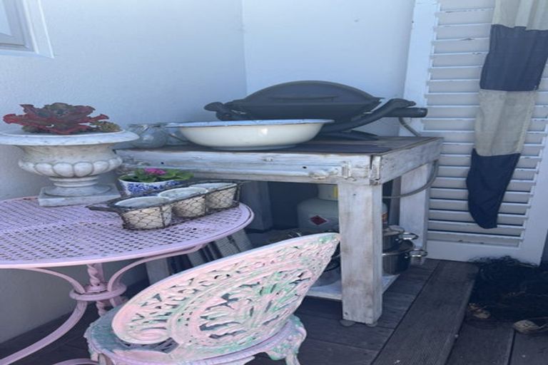 Photo of property in 1 Simeon Quay, Lyttelton, 8082