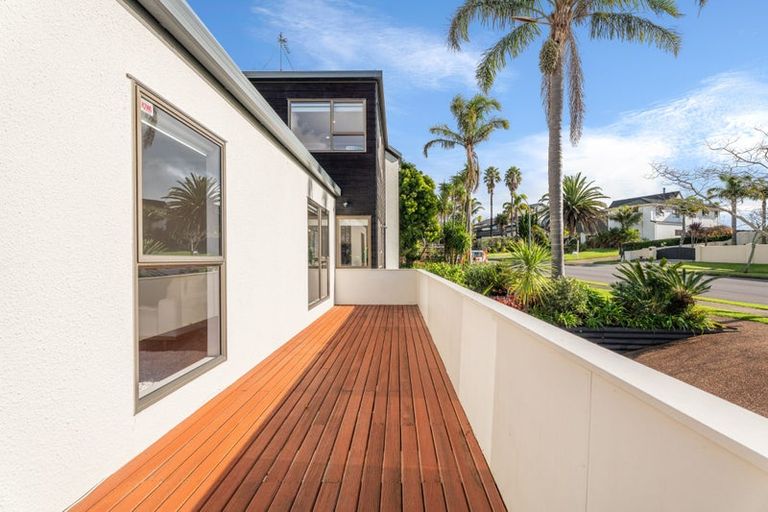 Photo of property in 11 Stevenson Way, Cockle Bay, Auckland, 2014