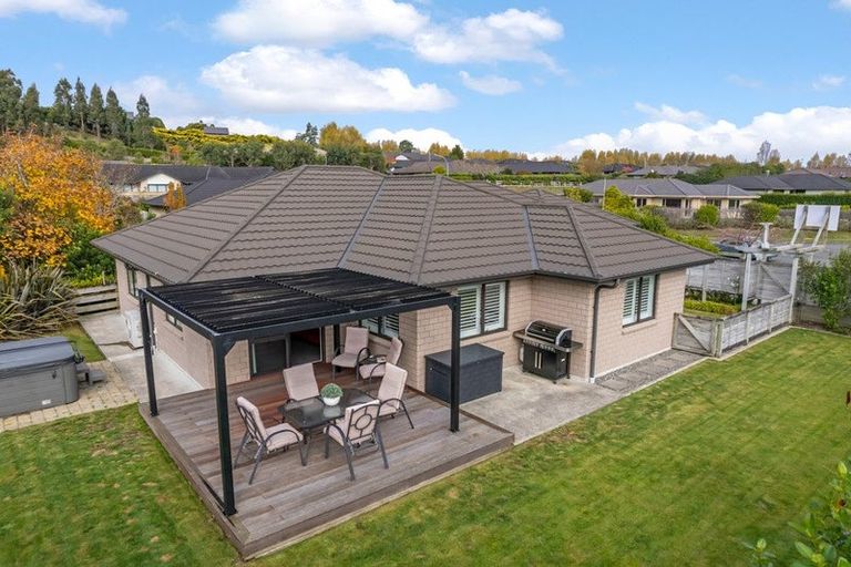 Photo of property in 17 Opal Avenue, Timberlea, Upper Hutt, 5018