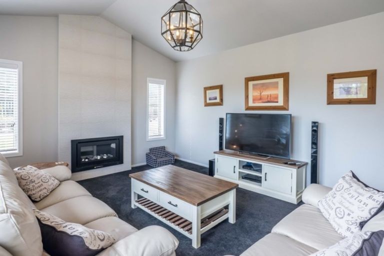 Photo of property in 11 Waipunahau Road, Waikanae, 5036