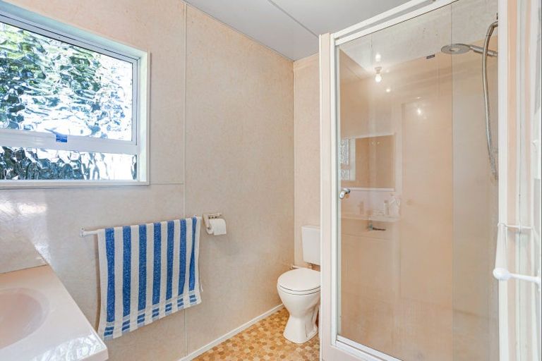 Photo of property in 42 Koraha Road, Kumeu, 0892