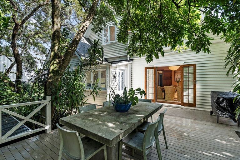 Photo of property in 47 Wallace Place, Westown, New Plymouth, 4310