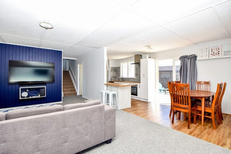 Photo of property in 10 Fairbrother Street, Carterton, 5713