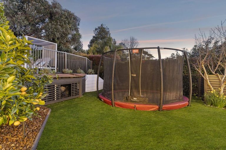 Photo of property in 6 Liston Crescent, Cockle Bay, Auckland, 2014