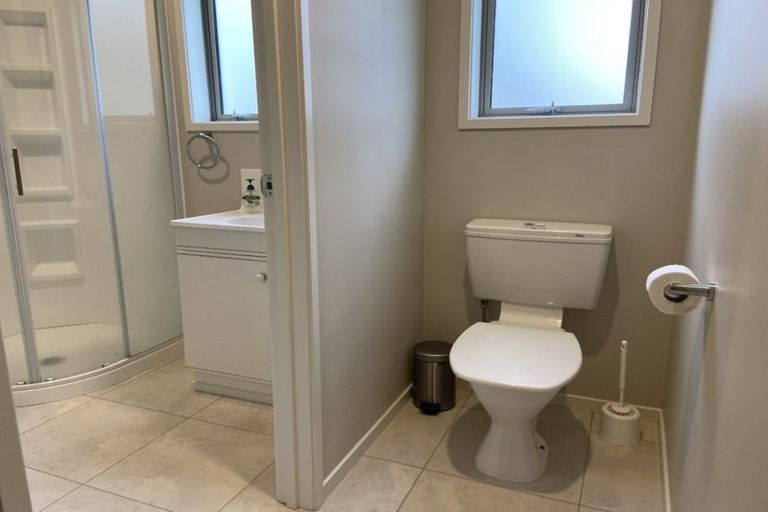 Photo of property in 20 Messenger Terrace, Oakura, 4314