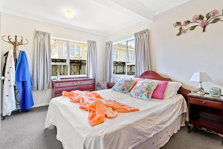 Photo of property in 9 Stokes Avenue, Te Atatu Peninsula, Auckland, 0610
