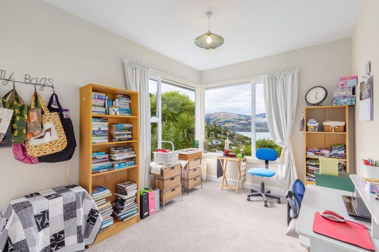 Photo of property in 17 Days Road, Lyttelton, 8082