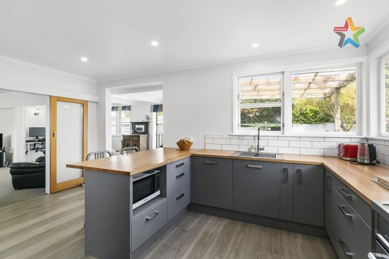 Photo of property in 9 Cedar Street, Maungaraki, Lower Hutt, 5010