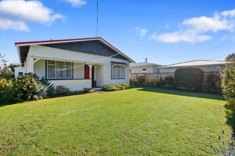 Photo of property in 24 Richmond Street, Fitzroy, New Plymouth, 4312