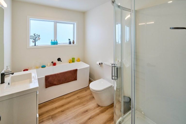 Photo of property in 28 Cynisca Crescent, Wallaceville, Upper Hutt, 5018