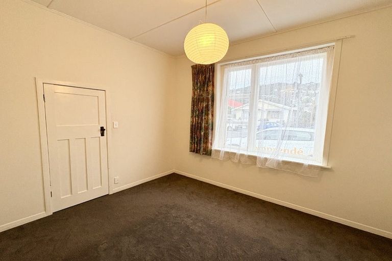 Photo of property in 123 Onepu Road, Lyall Bay, Wellington, 6022