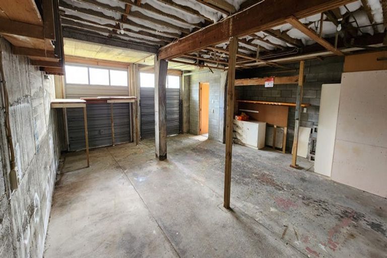 Photo of property in 29 Awanui Street, Merrilands, New Plymouth, 4312