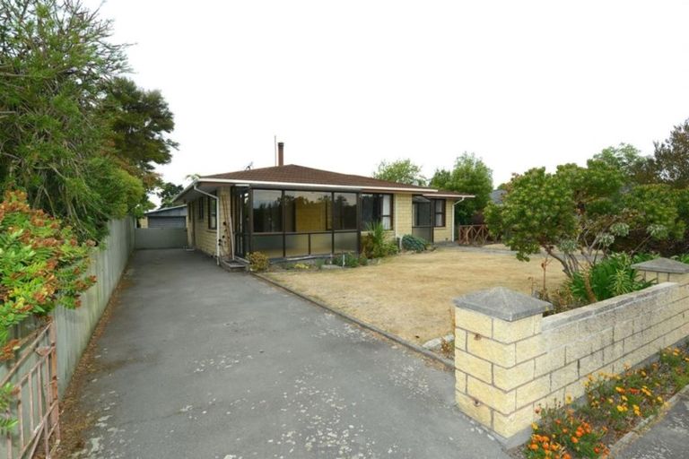 Photo of property in 56 Royal Park Drive, Parklands, Christchurch, 8083