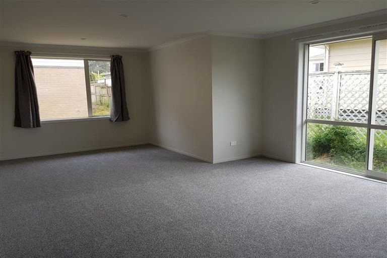 Photo of property in 39 Woodside Road, Massey, Auckland, 0614