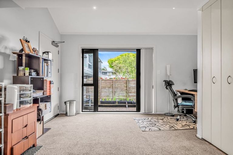 Photo of property in 4a/30 Westward Ho, Glen Eden, Auckland, 0602