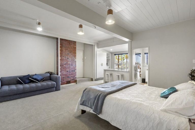 Photo of property in 61 Carlisle Road, Torbay, Auckland, 0630