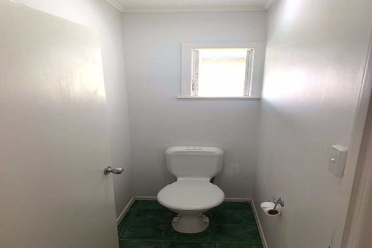 Photo of property in 31 Rosalind Road, Glenfield, Auckland, 0629