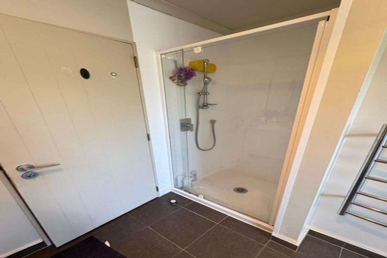 Photo of property in 50a Miles Crescent, Newlands, Wellington, 6037