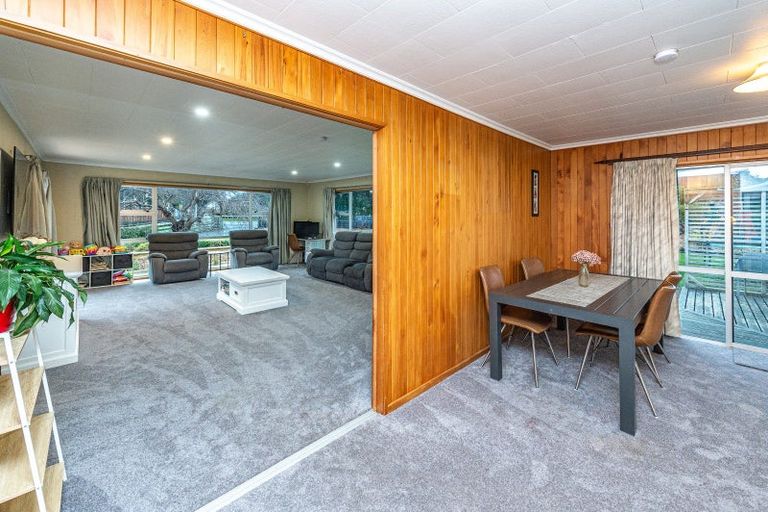 Photo of property in 35 Weraroa Road, Waverley, 4510