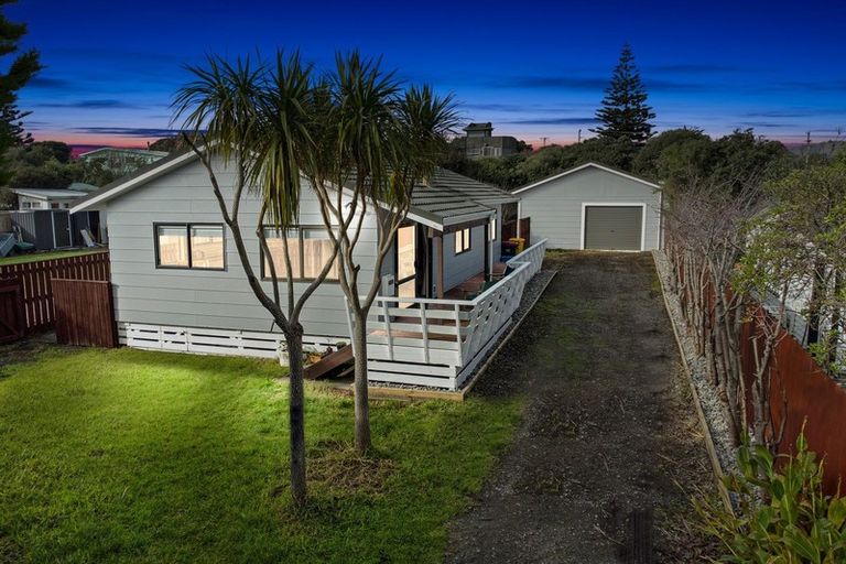Photo of property in 36 Rodney Avenue, Te Horo Beach, Otaki, 5581