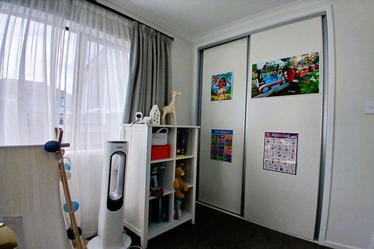 Photo of property in 3 Huataki Road, Northcote, Auckland, 0627