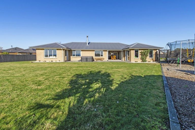 Photo of property in 9 Dundee Close, Darfield, 7510