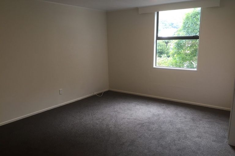 Photo of property in 132 Parkvale Road, Karori, Wellington, 6012