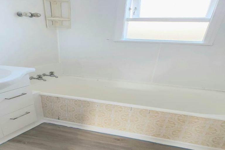 Photo of property in 47 Fairclough Road, Beach Haven, Auckland, 0626