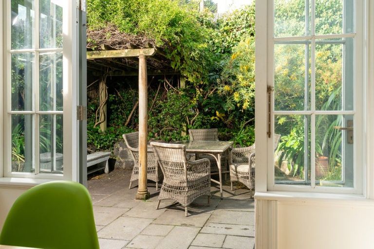 Photo of property in 67 Austin Street, Mount Victoria, Wellington, 6011